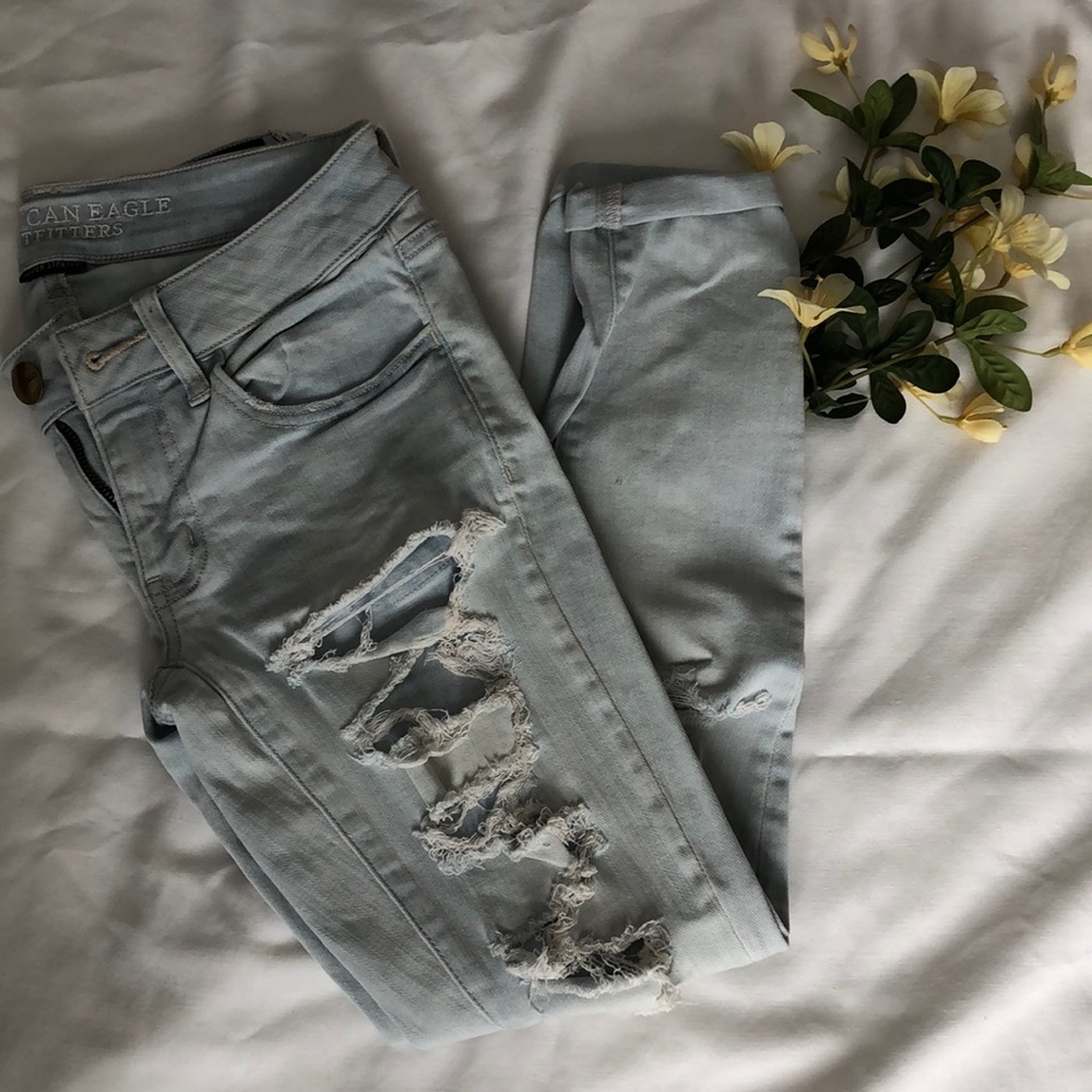 American Eagle distressed super low rise jegging